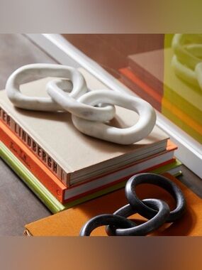 URBAN OUTFITTERS Marble Chain